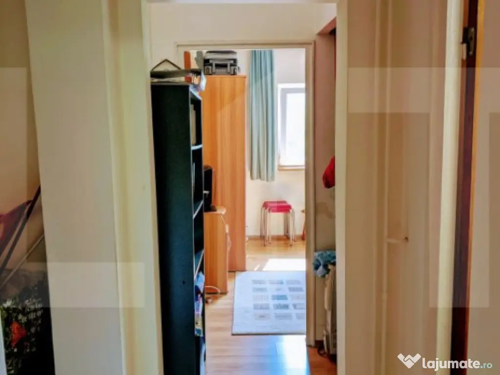 Apartament de vanzare, cu 3 camere, 65 mp, decomandat, Piaț