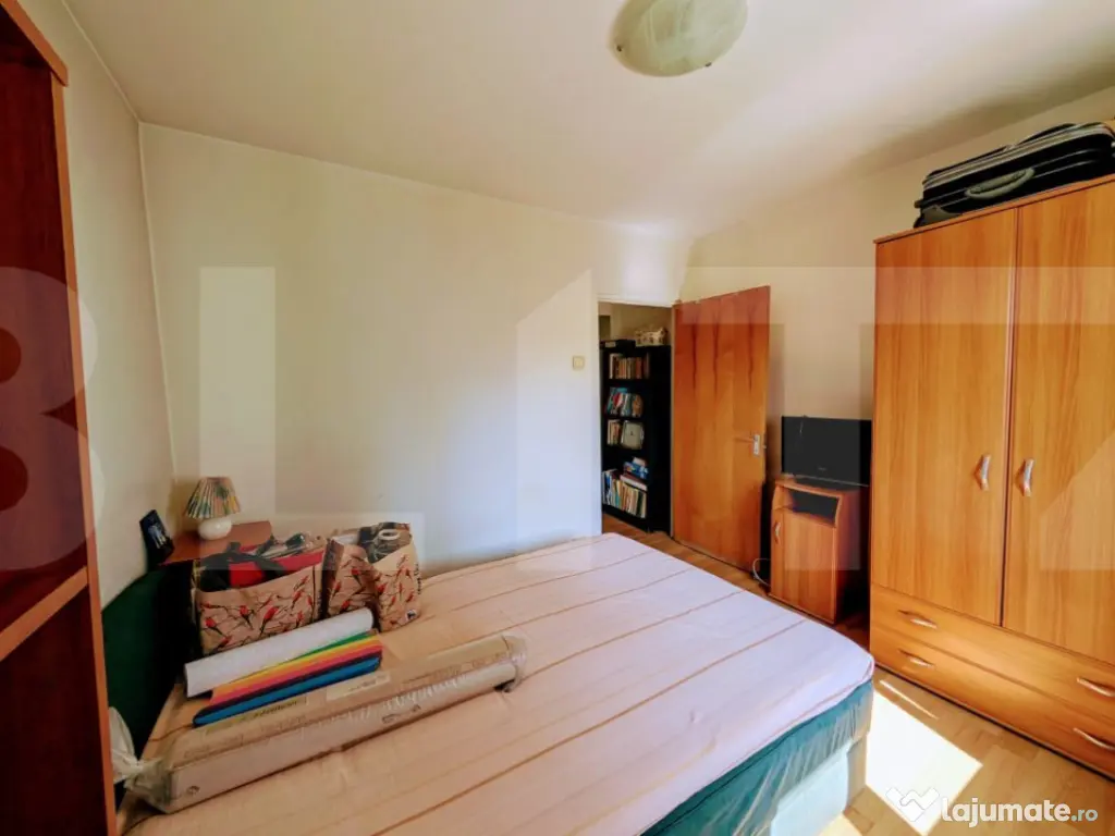 Apartament de vanzare, cu 3 camere, 65 mp, decomandat, Piaț