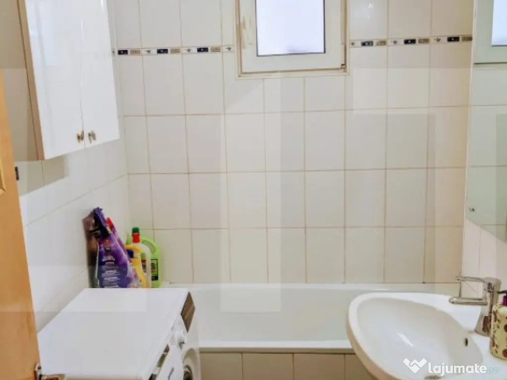 Apartament de vanzare, cu 3 camere, 65 mp, decomandat, Piaț