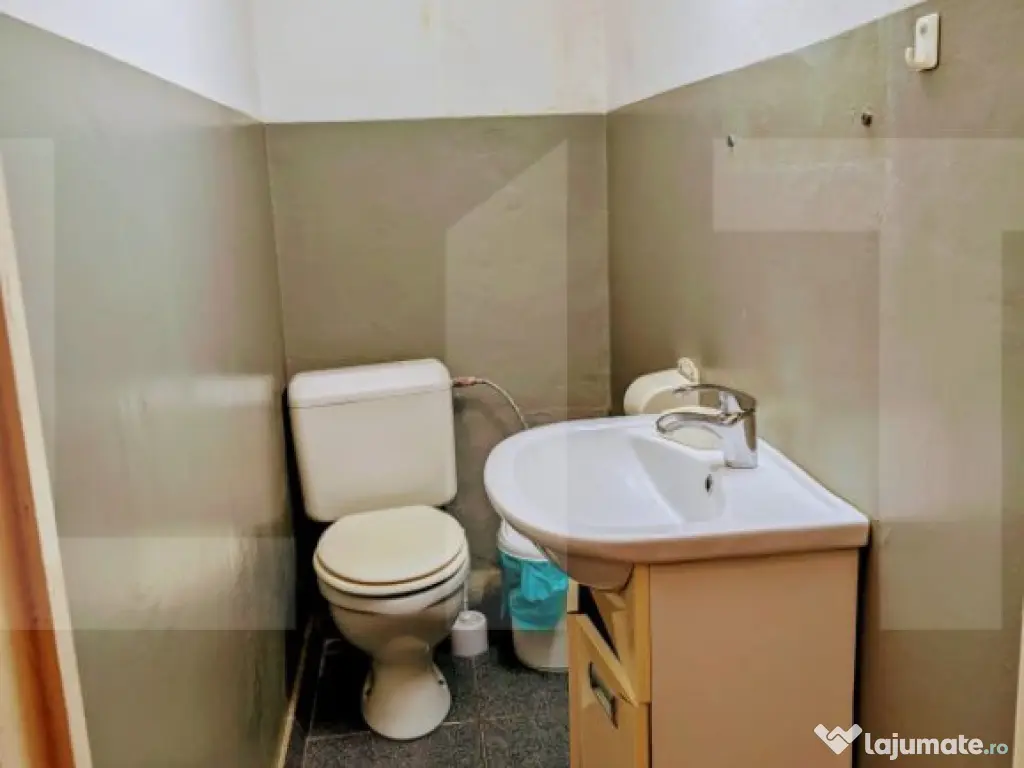 Apartament de vanzare, cu 3 camere, 65 mp, decomandat, Piaț