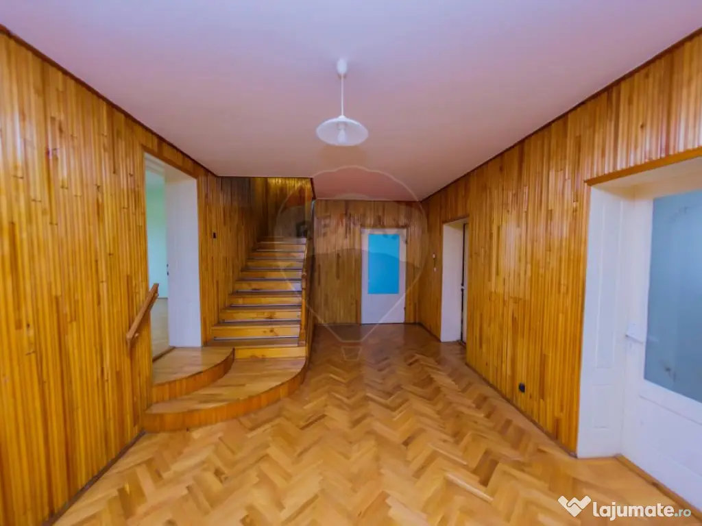 Casă de închiriat lângă parc – potrivită pentru ce...