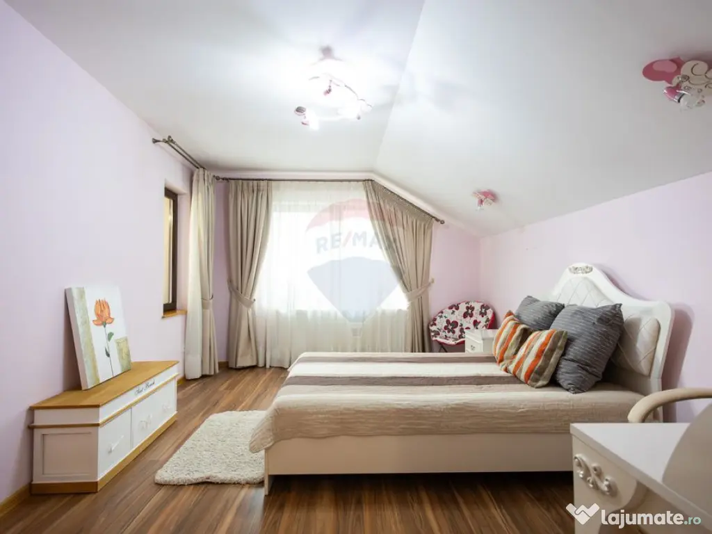 Casa spatioasa de vanzare