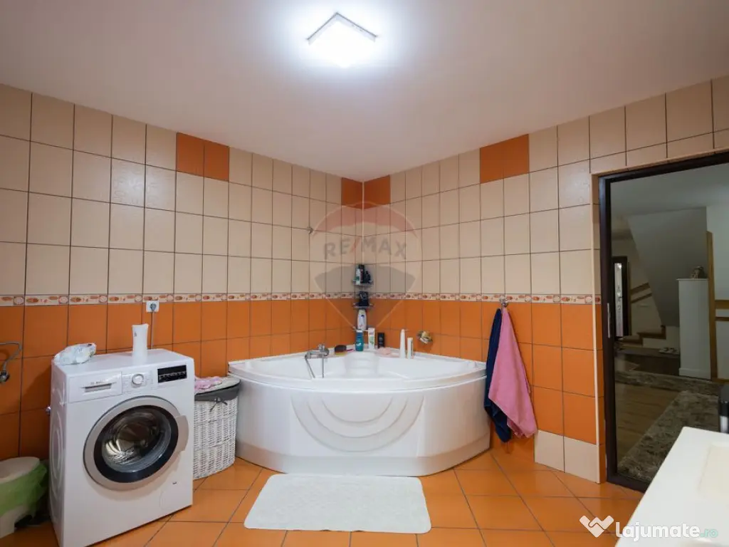 Casa spatioasa de vanzare