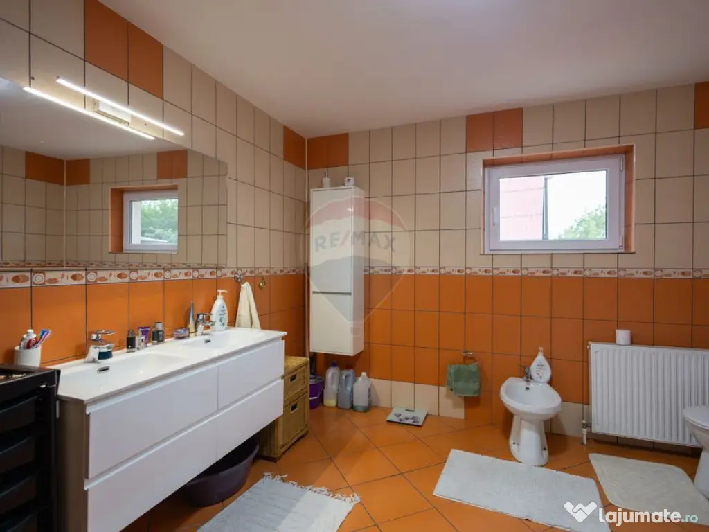 Casa spatioasa de vanzare