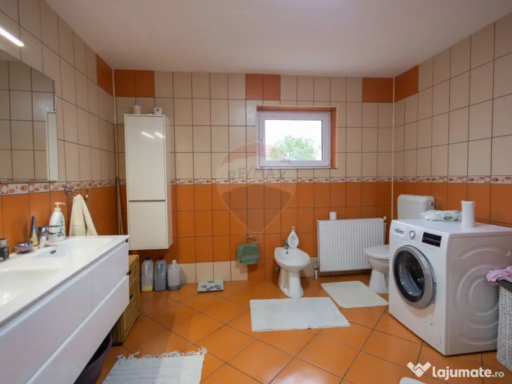 Casa spatioasa de vanzare