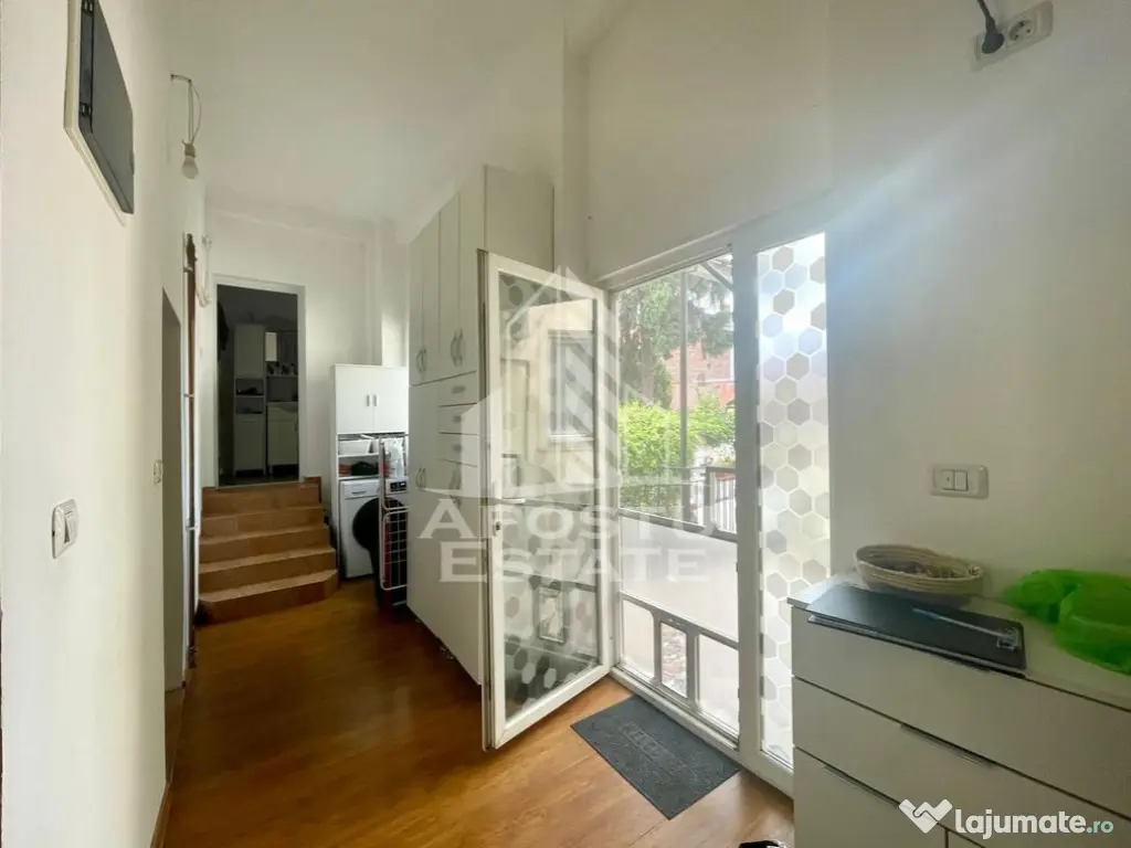 Casa cu 2 apartamente – zona Piata Catedralei 