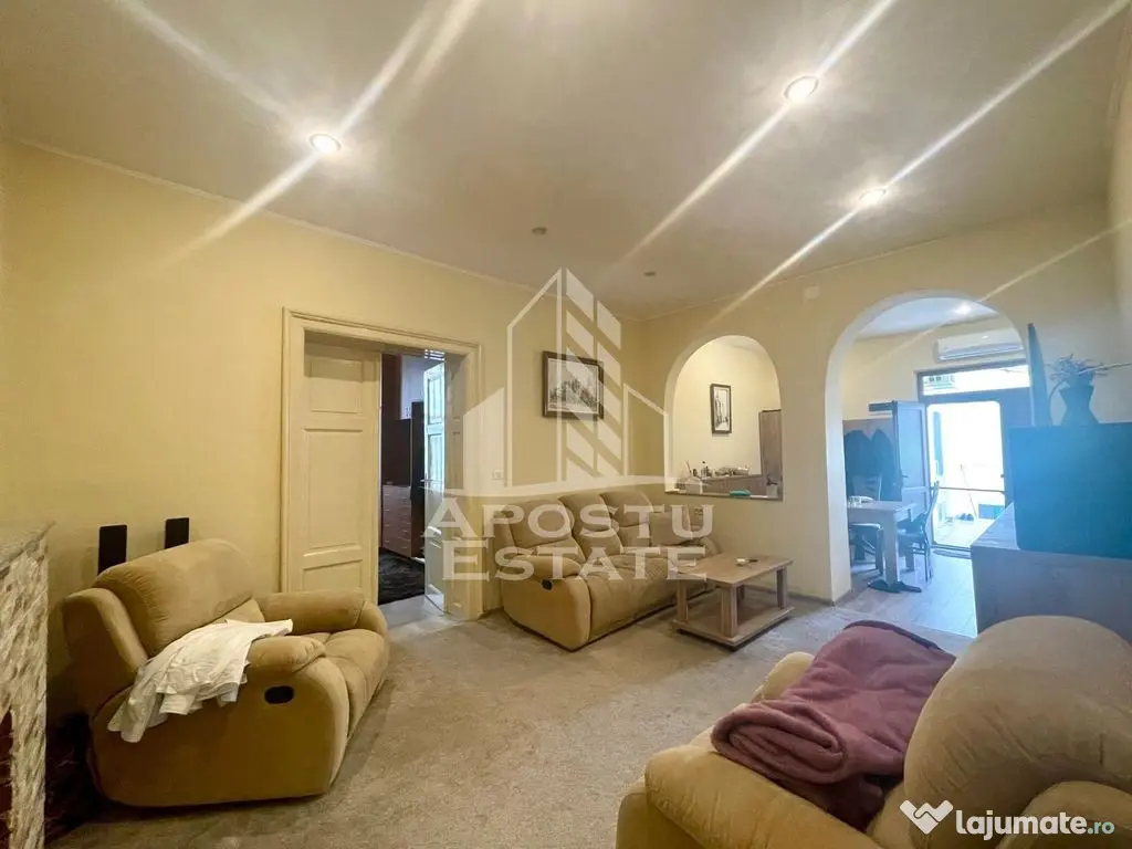 Casa cu 2 apartamente – zona Piata Catedralei 