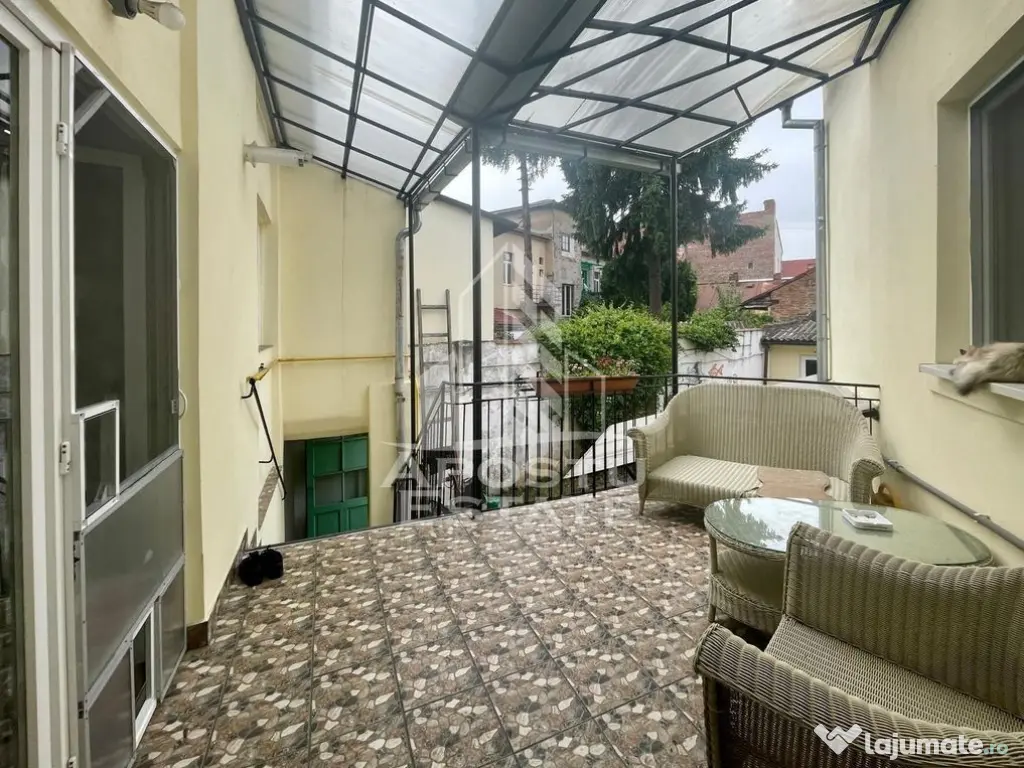 Casa cu 2 apartamente – zona Piata Catedralei 