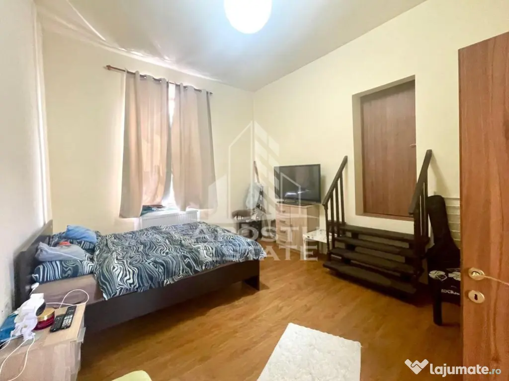 Casa cu 2 apartamente – zona Piata Catedralei 