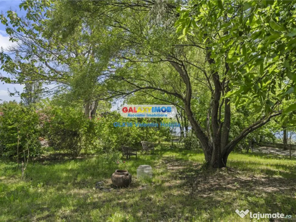 Exclusive property ON THE SHORE OF LAKE TEI - TEI PENINSULA 