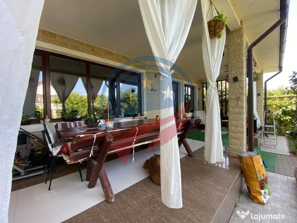 CASA DEOSEBITA APROAPE DE PROMENADA IN EUROCARTIER 