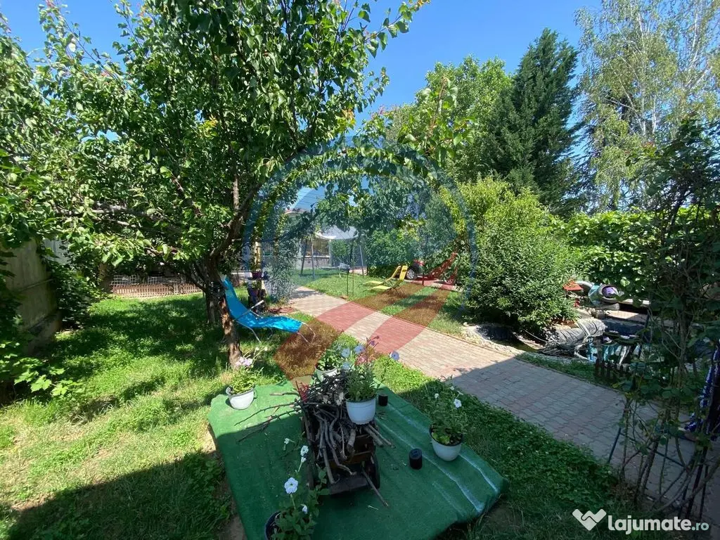 CASA DEOSEBITA APROAPE DE PROMENADA IN EUROCARTIER 