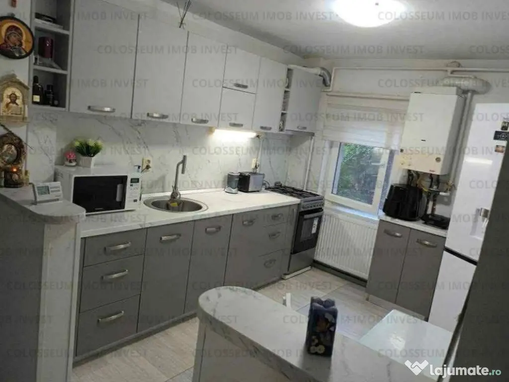 Apartament 3 camere, decomandat - zona Noua