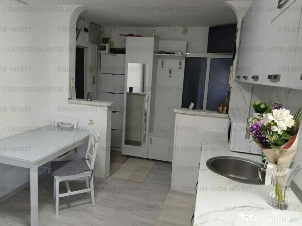 Apartament 3 camere, decomandat - zona Noua