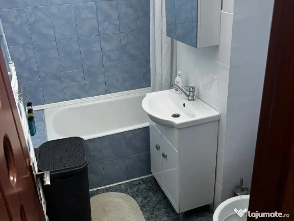 1 camera in zona Medicinei