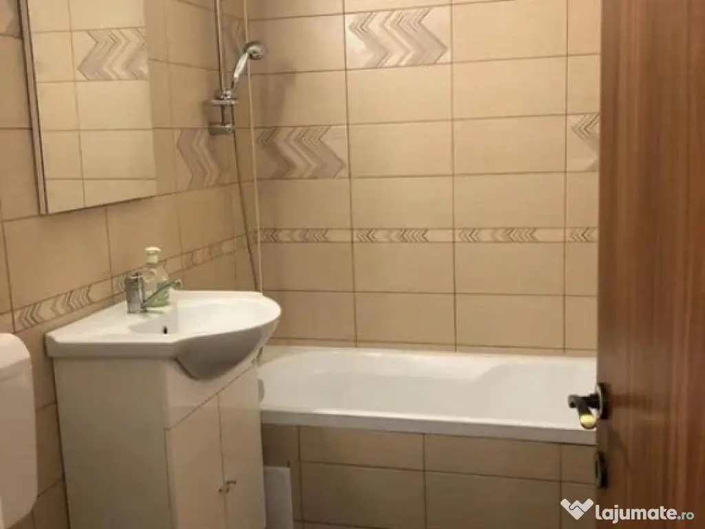 1 camera in zona Lipovei