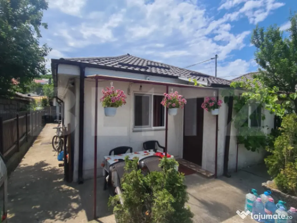 Casa de vanzare, cu 3 camere, 84 mp, zona Cicoarei