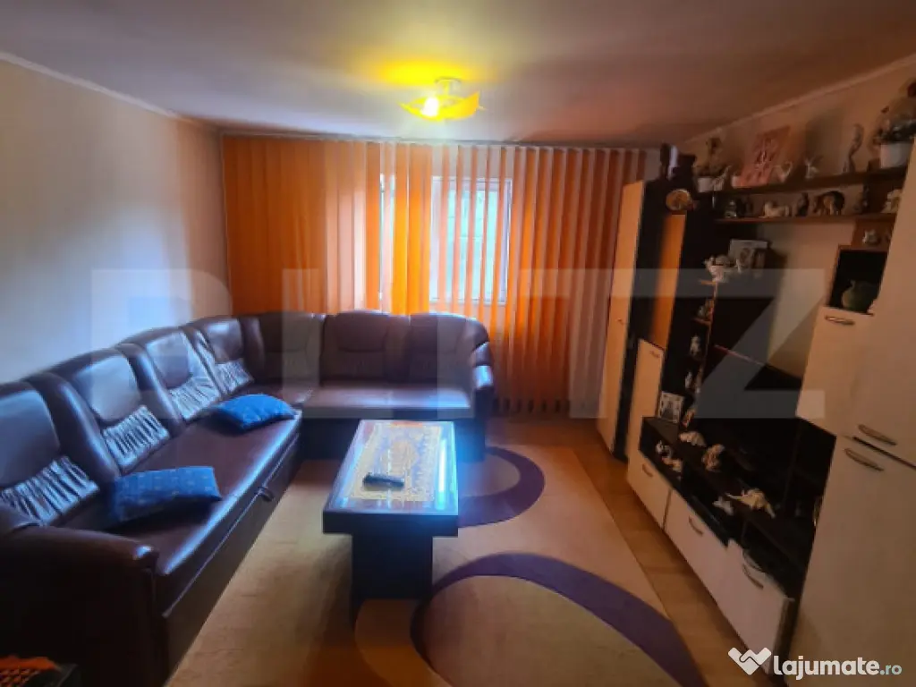 Casa de vanzare, cu 3 camere, 84 mp, zona Cicoarei