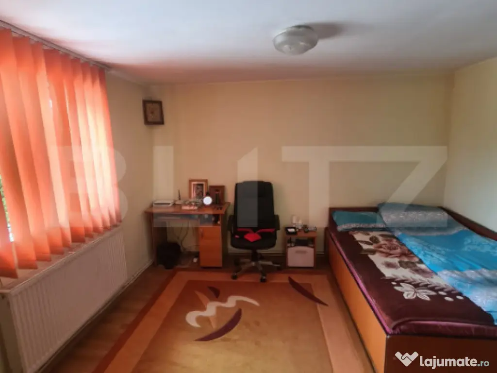 Casa de vanzare, cu 3 camere, 84 mp, zona Cicoarei