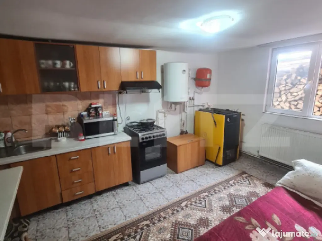 Casa de vanzare, cu 3 camere, 84 mp, zona Cicoarei