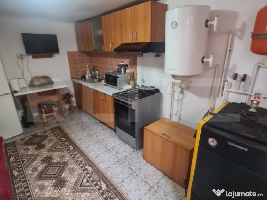 Casa de vanzare, cu 3 camere, 84 mp, zona Cicoarei