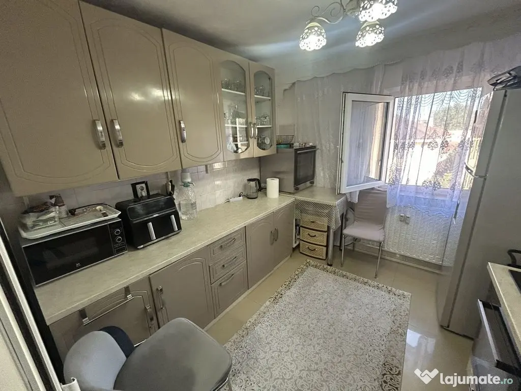 Apartament 3 camere zona Tomis II