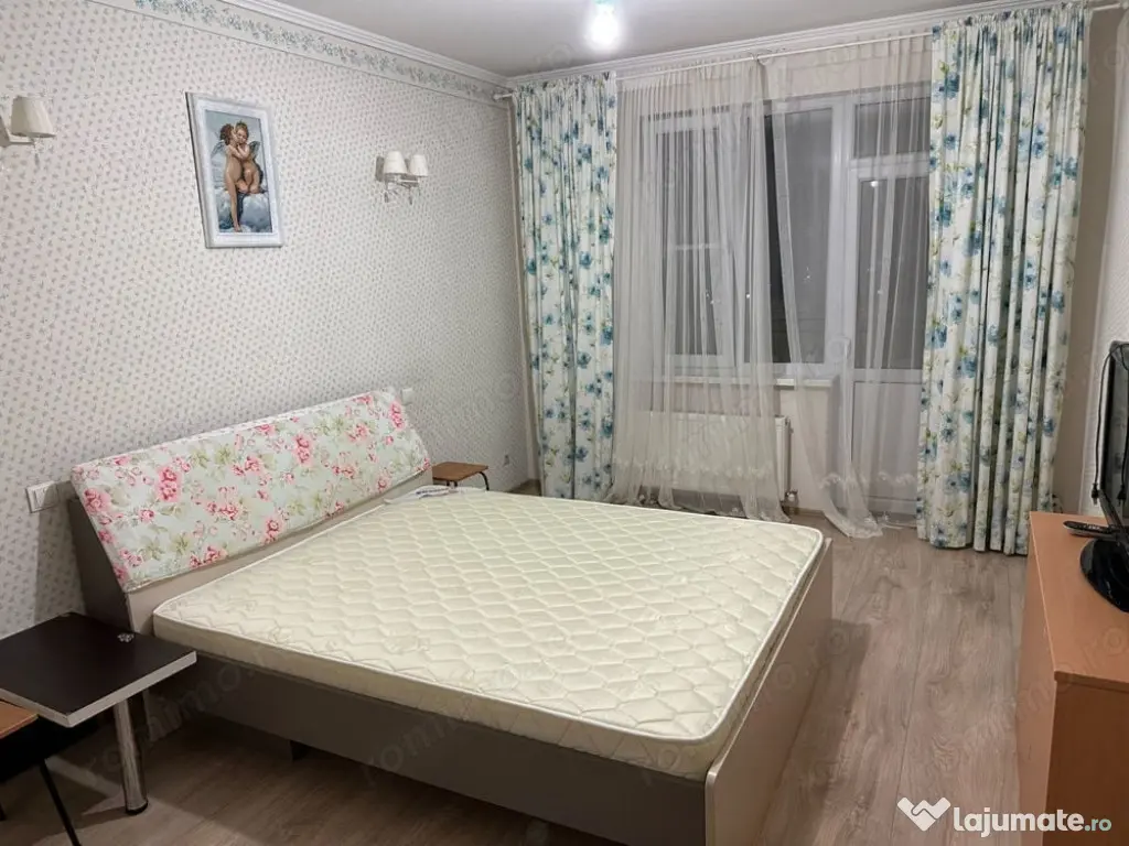 2 camere in zona Complexului Studentesc