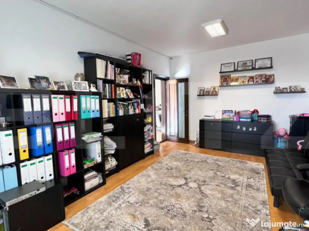 Acasă, în spatele parcului: casă inteligentă cu birou, t