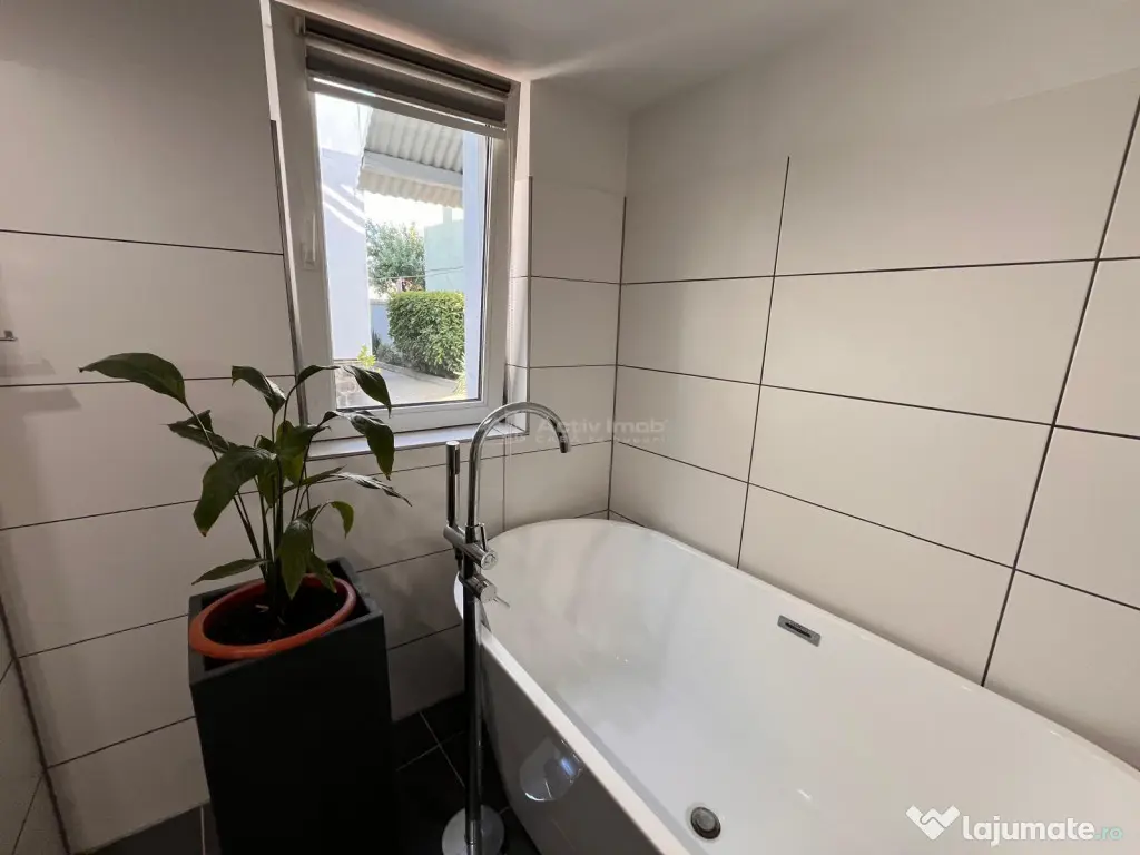 Lugoj, Vila de Vis Cu Piscina, 440 Mp. Construiti, 820 Mp.