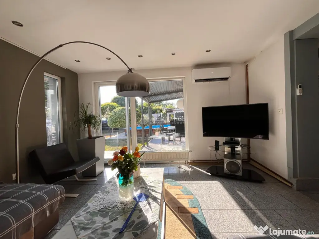 Lugoj, Vila de Vis Cu Piscina, 440 Mp. Construiti, 820 Mp.