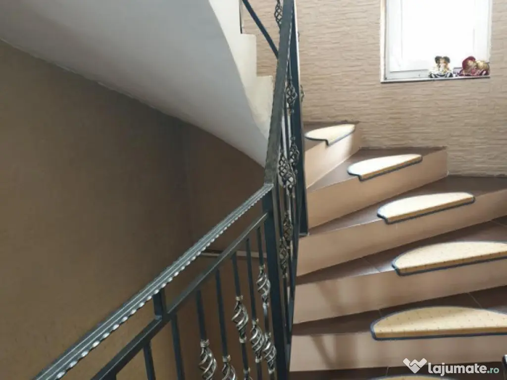 Vila 8 Camere si Curte – Spatiu Ideal pentru Familie Ma... 