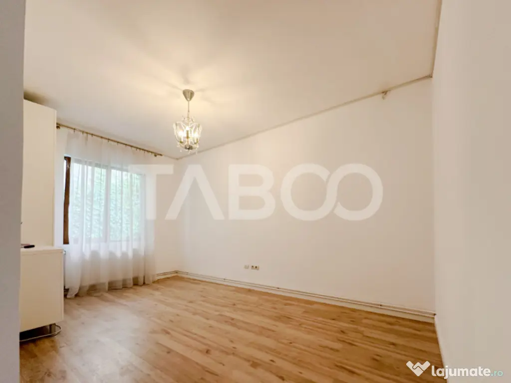 Apartament cu 2 camere decomandate centru langa parcul Sub A