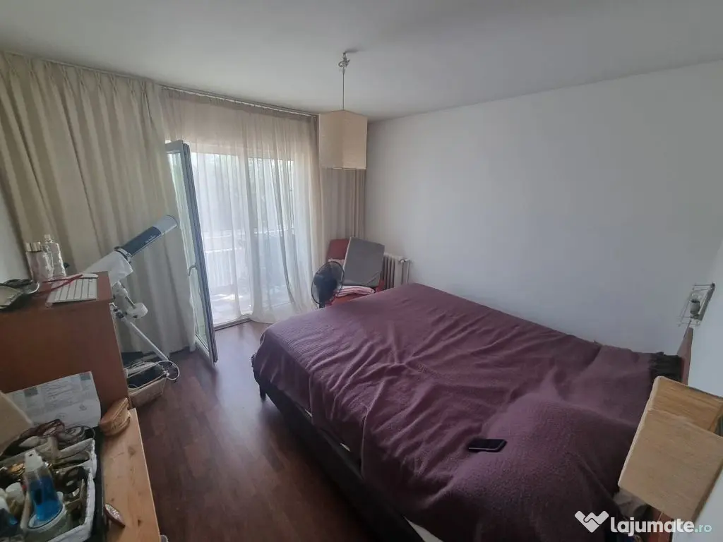 Faleza nord-apartament 4 camere decomandat cu gaze 