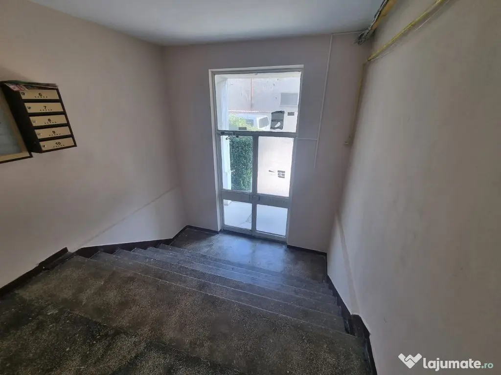 Faleza nord-apartament 4 camere decomandat cu gaze 