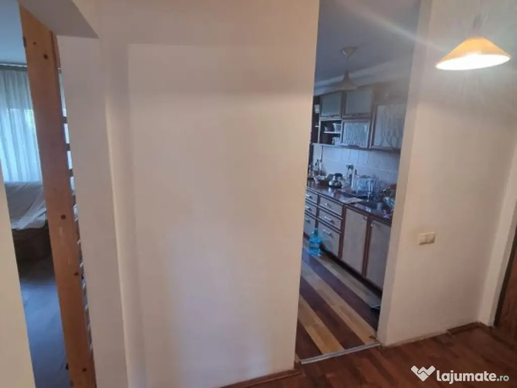 Faleza nord-apartament 4 camere decomandat cu gaze 