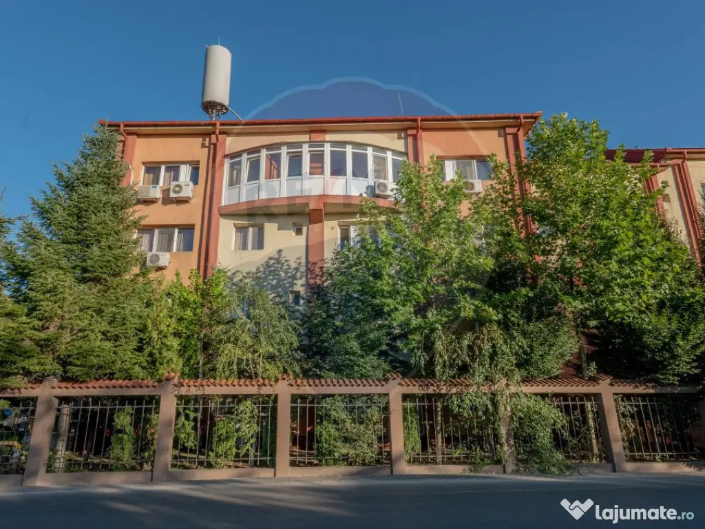 Hotel de vanzare la cateva minute de Podul Mogosoaia –C... 