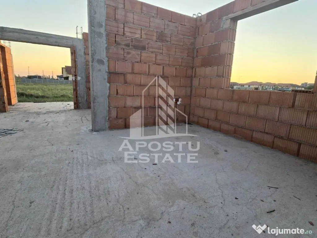 Jumatate de duplex pe parter cu 3 camere si 2 bai, Sag