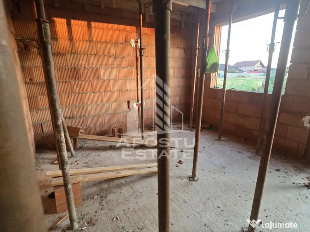 Jumatate de duplex pe parter cu 3 camere si 2 bai, Sag