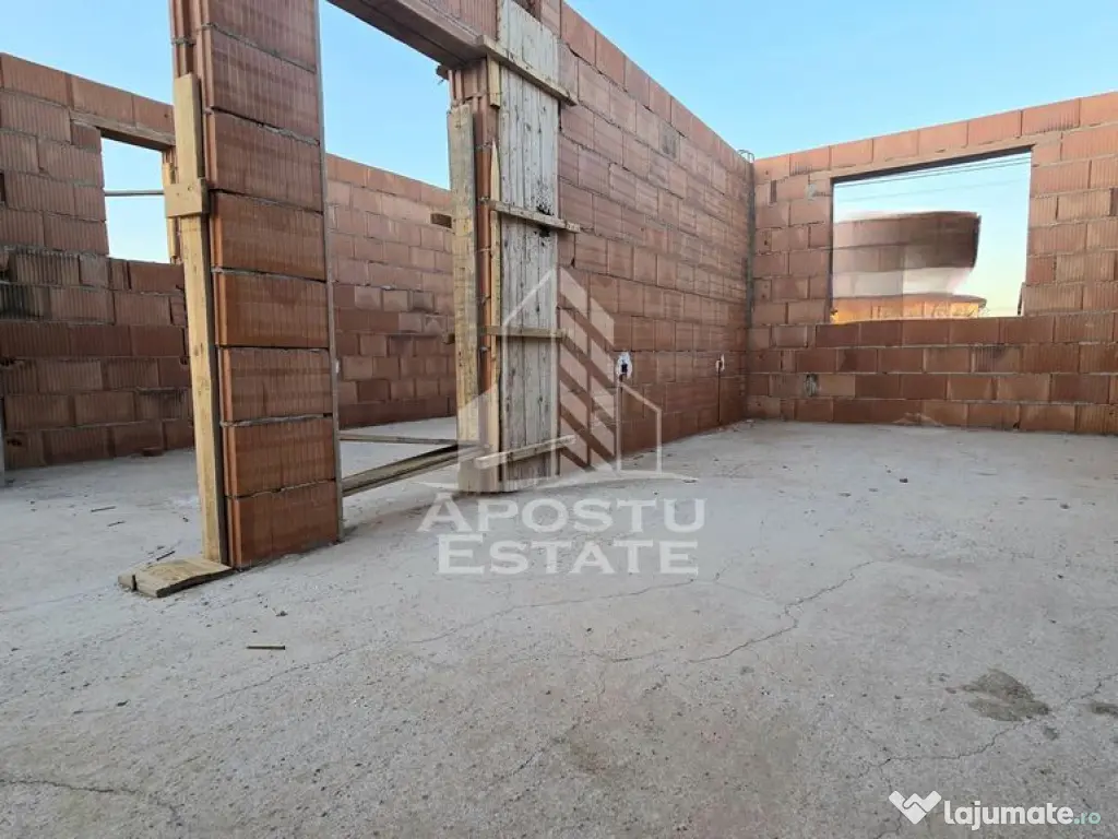 Jumatate de duplex pe parter cu 3 camere si 2 bai, Sag