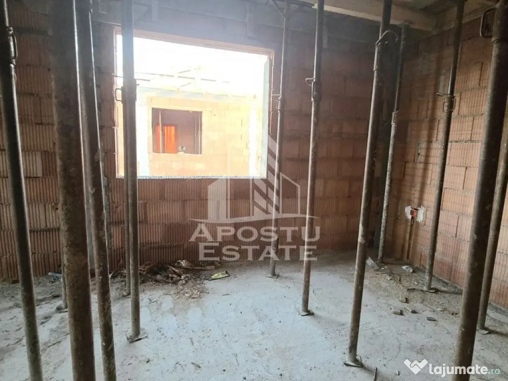 Jumatate de duplex pe parter cu 3 camere si 2 bai, Sag