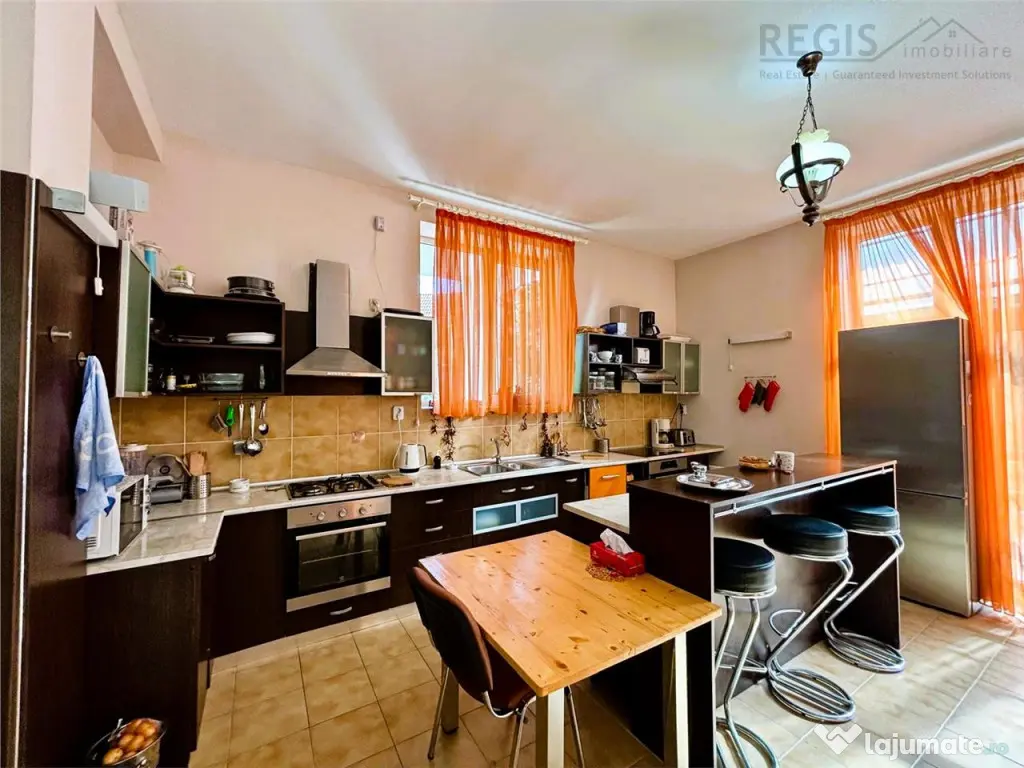 Vila Impunatoare cu Piscina pentru Familie sau Investitie Tu