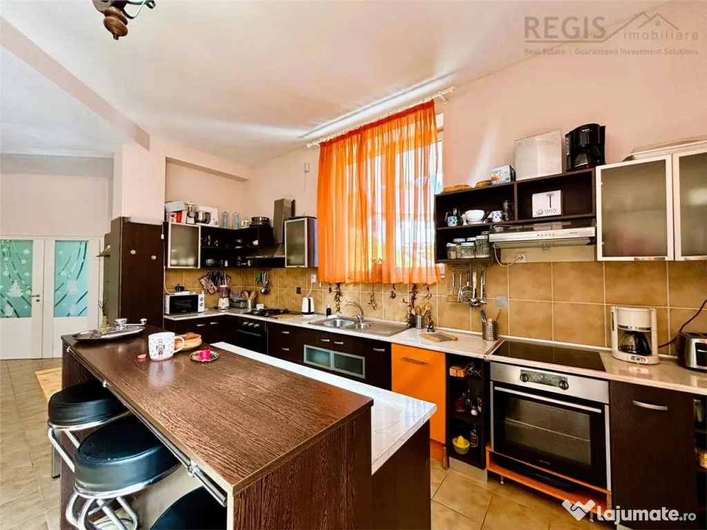 Vila Impunatoare cu Piscina pentru Familie sau Investitie Tu