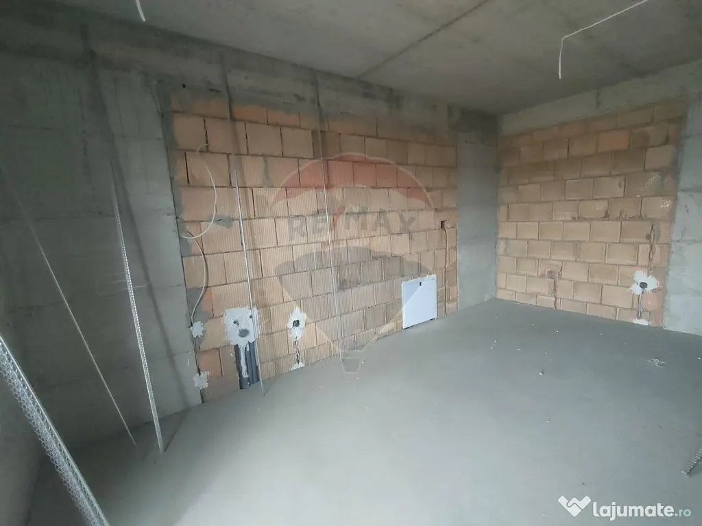 Apartament de vanzare cu gradina 