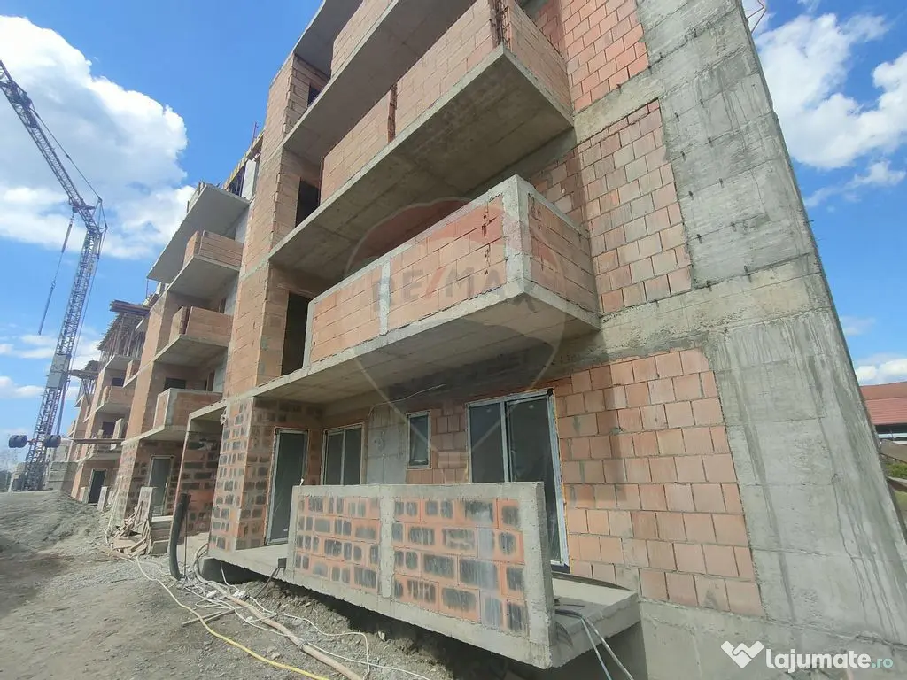 Apartament de vanzare cu gradina 