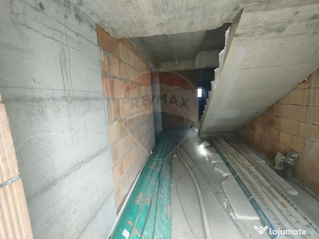 Apartament de vanzare cu gradina 