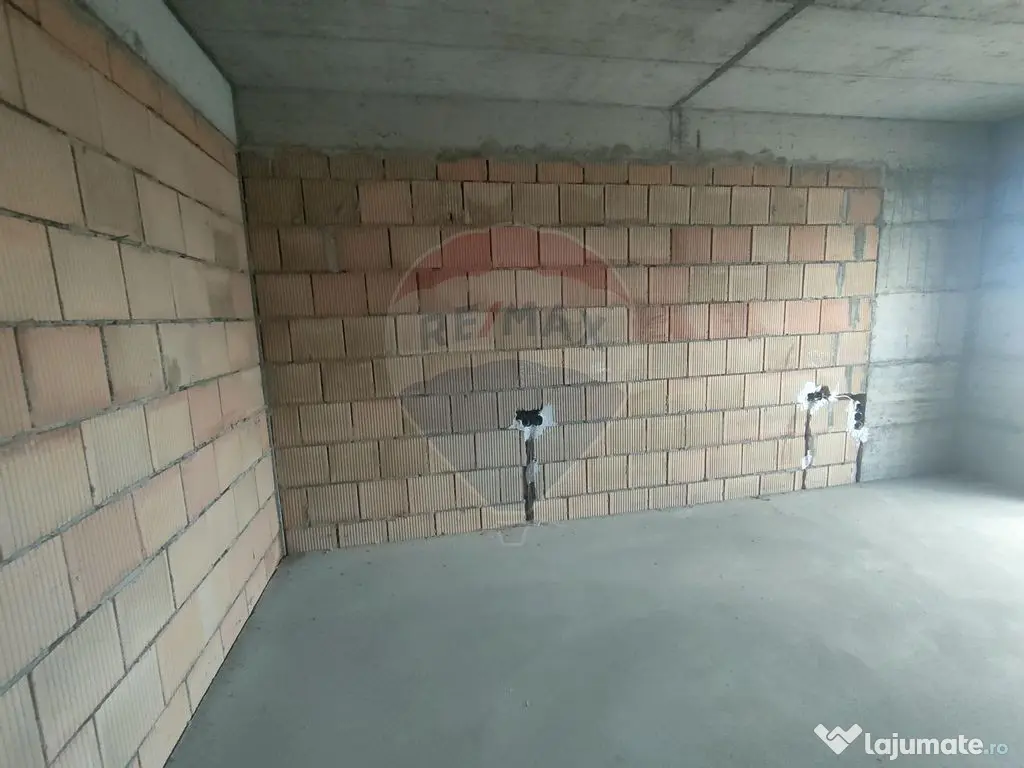 Apartament de vanzare cu gradina 