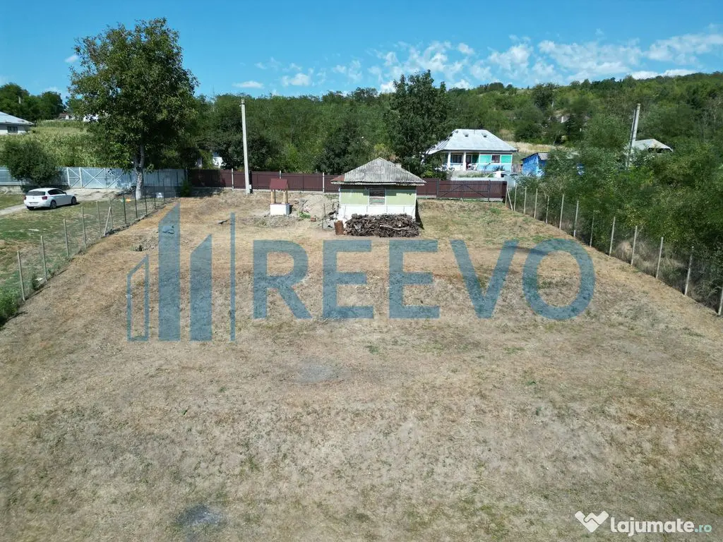 Casă și teren de vânzare în Parincea jud. Bacău. 