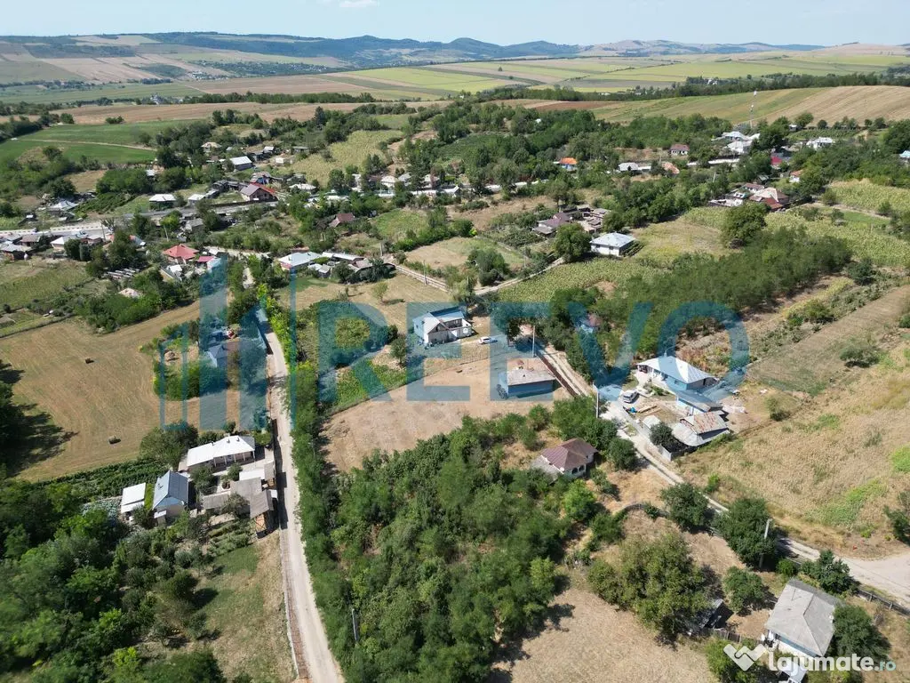 Casă și teren de vânzare în Parincea jud. Bacău. 