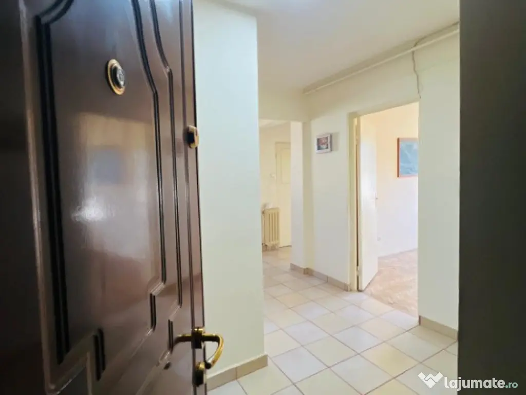 Apartament 3 camere, zona Decebal 