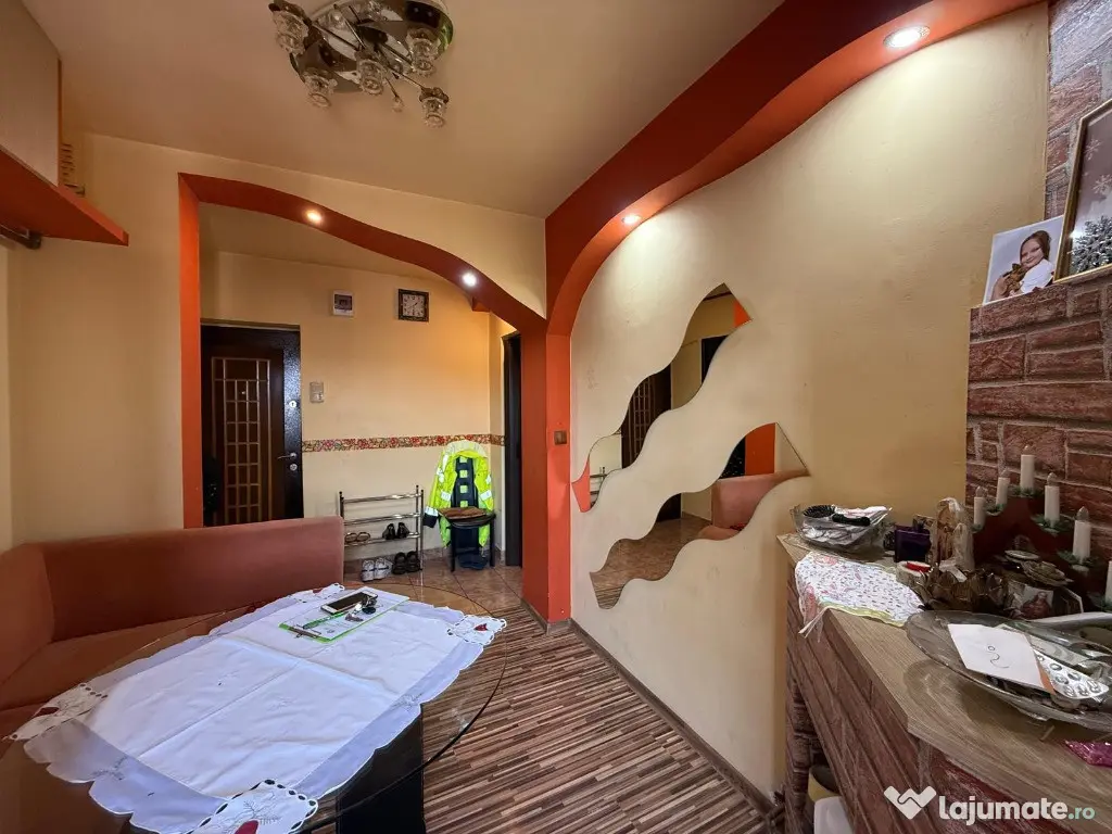 Apartament 2 camere, decomandat, zona Mihai Eminescu